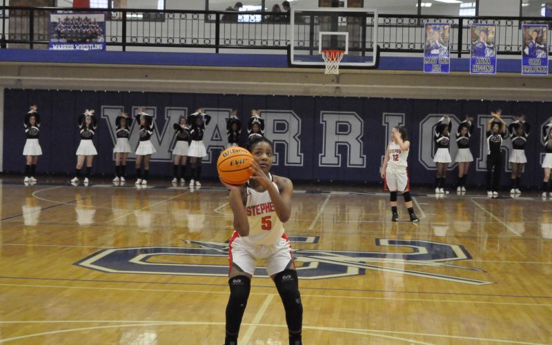 Nana Eades shoots free-throw