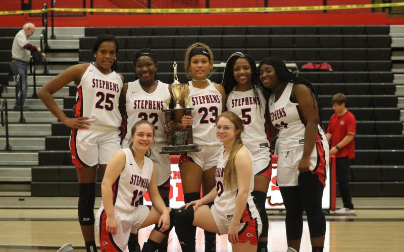 Ranajah Verdell, Bre Taylor, Kiki Howard, Brooklyn Steeple, Lindsay Moore and Savana Broska pose with region championship trophy