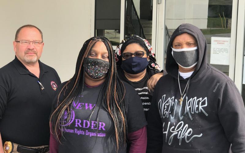 Pictured with Toccoa Police Chief Jimmy Mize (left) are members of the Simmons family – Katina Aaron, Ebony Tyree and New Order founder Gerald Rose