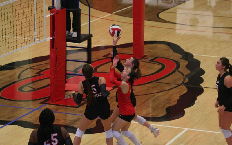 Callie Hunter, Tia Bramlett, and Lauren Schell rush the ball. Laura Shaw/The Toccoa Record.
