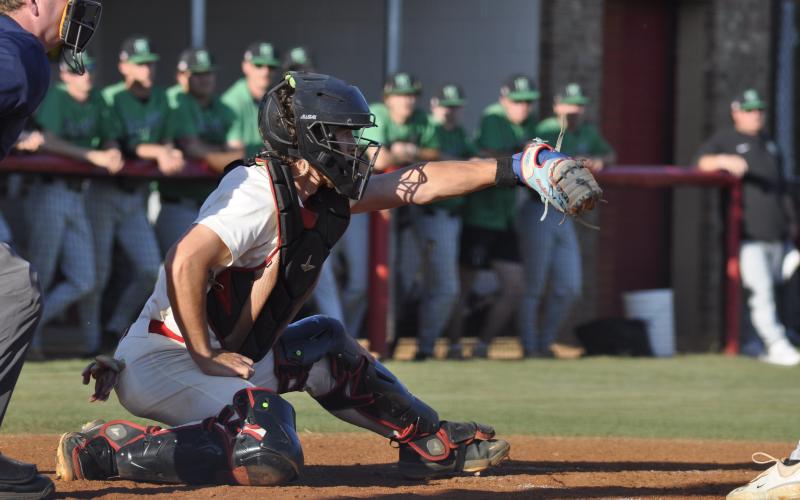 The Stephens County baseball team split the first two games of the Franklin County series last week.