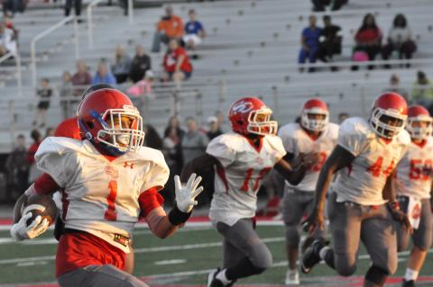 Jasec Smith returning an interception 