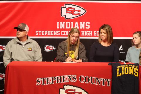 Zemily Shirly signing 
