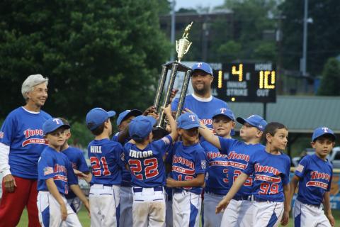 Toccoa Rookie League All-Stars  celebrate 