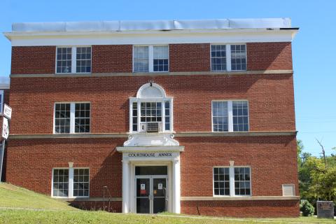 An architectural stuay recommended Stephens County demolitsh the annex building (pictured) that's located across Tugalo Street from the Stephens County Historical Courthouse. The annex is currently vacant.