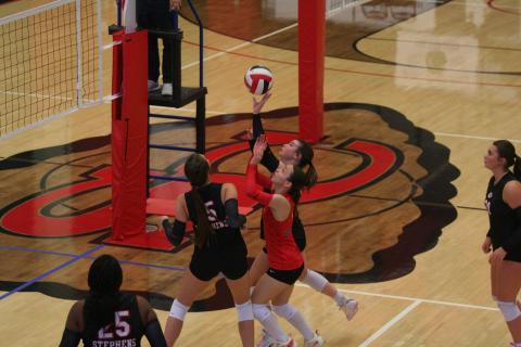 Callie Hunter, Tia Bramlett, and Lauren Schell rush the ball. Laura Shaw/The Toccoa Record.