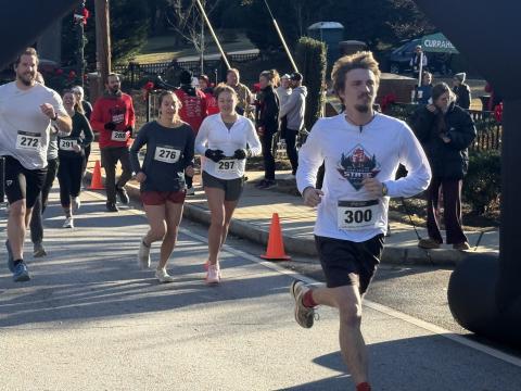 A group of 70 runners laced up their shoes and braved the cold on the morning of Friday, Nov. 28, to participate in a 5K, 10K, and Fun Run at Paul Anderson Memorial Park. This event replaced the traditional Christmas in the Park celebration held there.