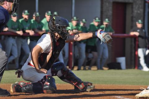 The Stephens County baseball team split the first two games of the Franklin County series last week.