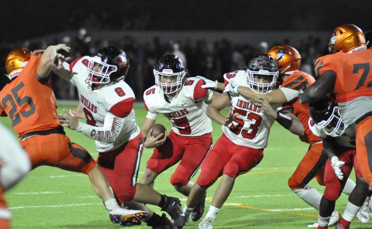 Hudson Spurlock runs between blockers