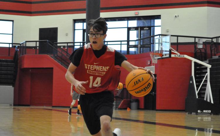 River Duncan drives during practice