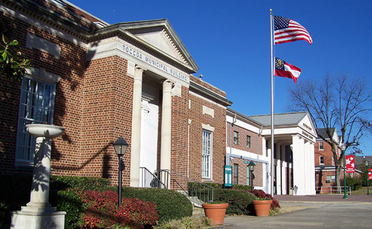 During a summer meeting of the city commission, Toccoa residents said that Currahee Street was in need of repairs.