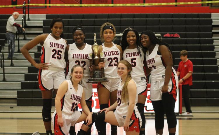 Ranajah Verdell, Bre Taylor, Kiki Howard, Brooklyn Steeple, Lindsay Moore and Savana Broska pose with region championship trophy