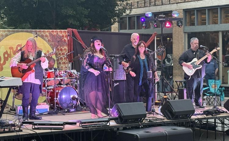 The 2025 Ida Cox summer concert series concluded on Saturday, Aug. 30, with a performance by Lara Smith and Local Honey, a Fleetwood Mac tribute band. This year’s Ida Cox series had an eclectic mix of bands perform downtown, ranging from ‘90s cover band Better than Better than Ezra to local favorites Milkshake Mayfield and Scoot Teasley. Smith and the band can be seen next at the Fall Festival in Carnesville on Saturday, Sept. 13, for a free concert from 7-9 p.m.