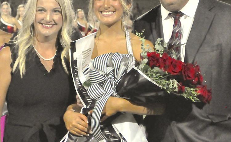 Macie Davis with her parents, Amy and Jamie.