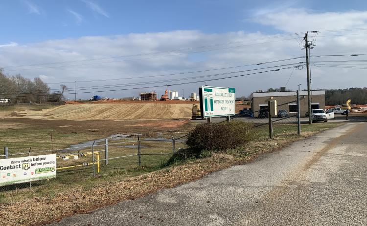 Construction continues on the renovation and expansion of the City of Toccoa’s Eastanollee Creek wastewater treatment facility. The city has just received state funds to undertake expansion and renovation at its Toccoa Creek wastewater facility located on Scenic Drive.