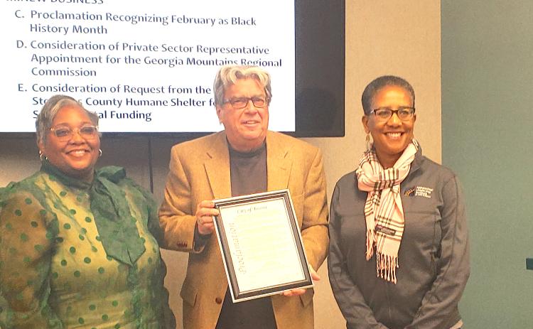 Toccoa Mayor David Austin (center) presents the Black History Month proclamation to Shantelle Grant (left) and Marie Cochran (right).